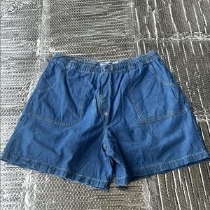 Casual Blue Jean Shorts with Frayed Hem